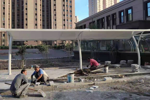 精选优质膜材料，巧妙构造milan.com停车棚遮阳棚